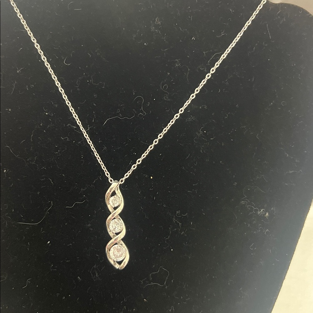 Spiral silver tone women’s necklace